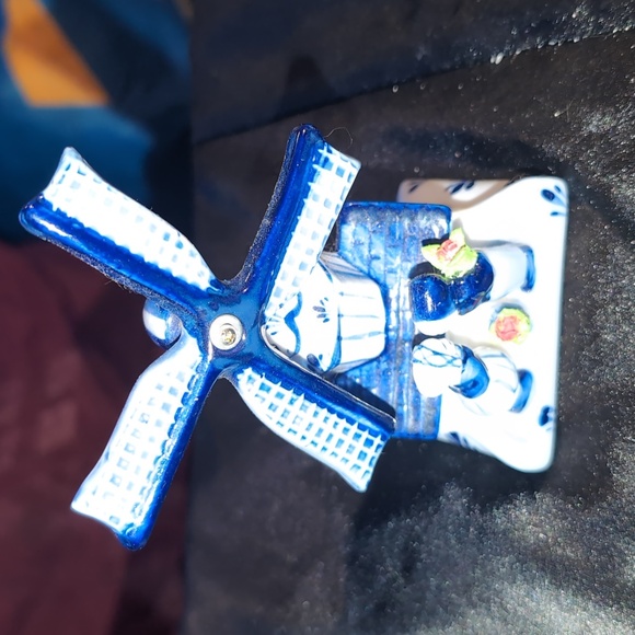 AVAILABLE - Decorative Windmill & Kissing couple. 6" - Picture 1 of 6